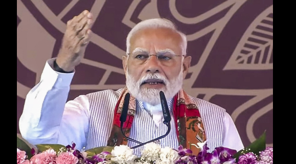 PM Modi Slams ‘Family-Oriented Politics’ in Varanasi, Inaugurates ₹3,880 Crore Worth of Development Projects