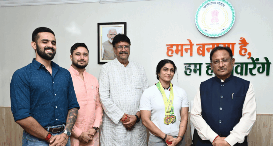 मुख्यमंत्री से मिली स्वर्ण पदक विजेता नमी राय पारेख, मुख्यमंत्री ने दी बधाई