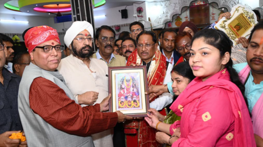 रायगढ़ महालक्ष्मी मंदिर में मुख्यमंत्री विष्णुदेव साय ने की पूजा-अर्चना, प्रदेश की सुख-समृद्धि की कामना