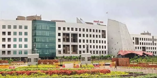 Chhattisgarh Higher Education Scam: बिना टेंडर करोड़ों की खरीदी पर बड़ी कार्रवाई, 8 अधिकारी निलंबित