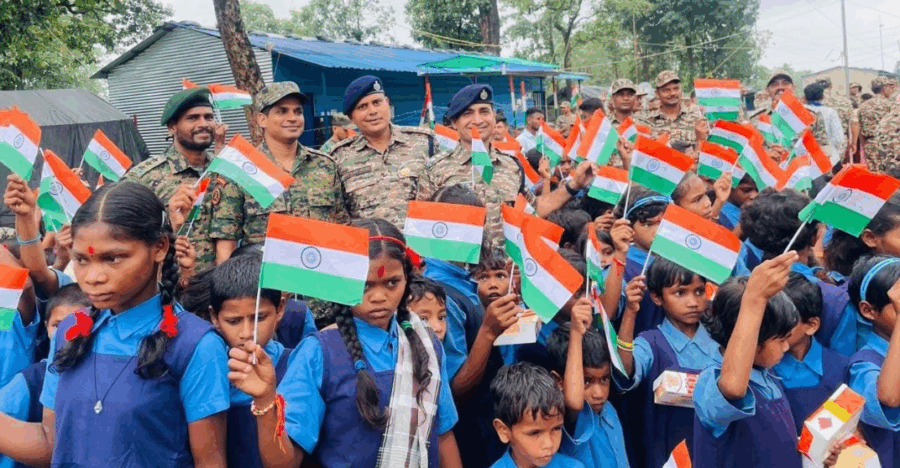 78 साल बाद बस्तर में बदली तस्वीर: नक्सल गढ़ माने जाने वाले 29 गांवों में पहली बार फहराया तिरंगा