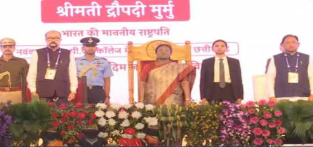 अंबिकापुर में जनजातीय गौरव दिवस 2025: राष्ट्रपति द्रौपदी मुर्मु ने शुरू की नई जनजातीय योजनाएं, संस्कृति संरक्षण पर दिया जोर