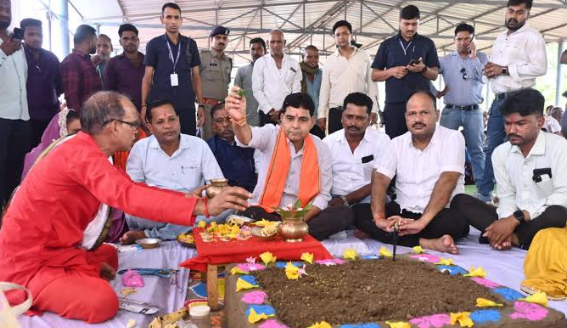 Sarora Mini Stadium: सरोरा में 1.60 करोड़ के मिनी स्टेडियम का भूमिपूजन, आंगनबाड़ी भवन का लोकार्पण