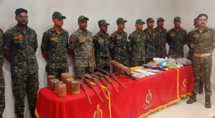 Koraput Maoist Arms Recovery: ओडिशा-छत्तीसगढ़ सीमा पर नक्सलियों की बड़ी साजिश नाकाम, भारी मात्रा में हथियार और IED बरामद