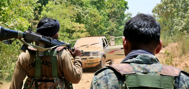 बीजापुर मुठभेड़: 8 लाख के इनामी वरिष्ठ माओवादी कमांडर ढेर, AK-47 बरामद