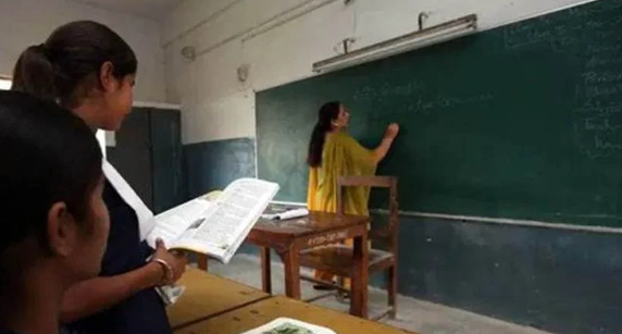 Retired Teachers Reappointment: छत्तीसगढ़ सरकार का बड़ा फैसला, सत्र 2026-27 के अंत तक पढ़ा सकेंगे रिटायर शिक्षक