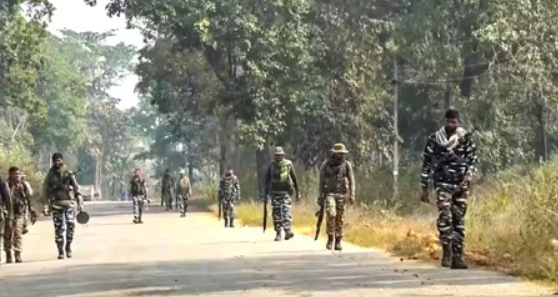 छत्तीसगढ़ में बड़ा नक्सली आत्मसमर्पण: कुख्यात CCM रामधेर मज्जी समेत 12 नक्सलियों ने हथियार डाले, MMC ज़ोन लगभग नक्सल-मुक्त घोषित