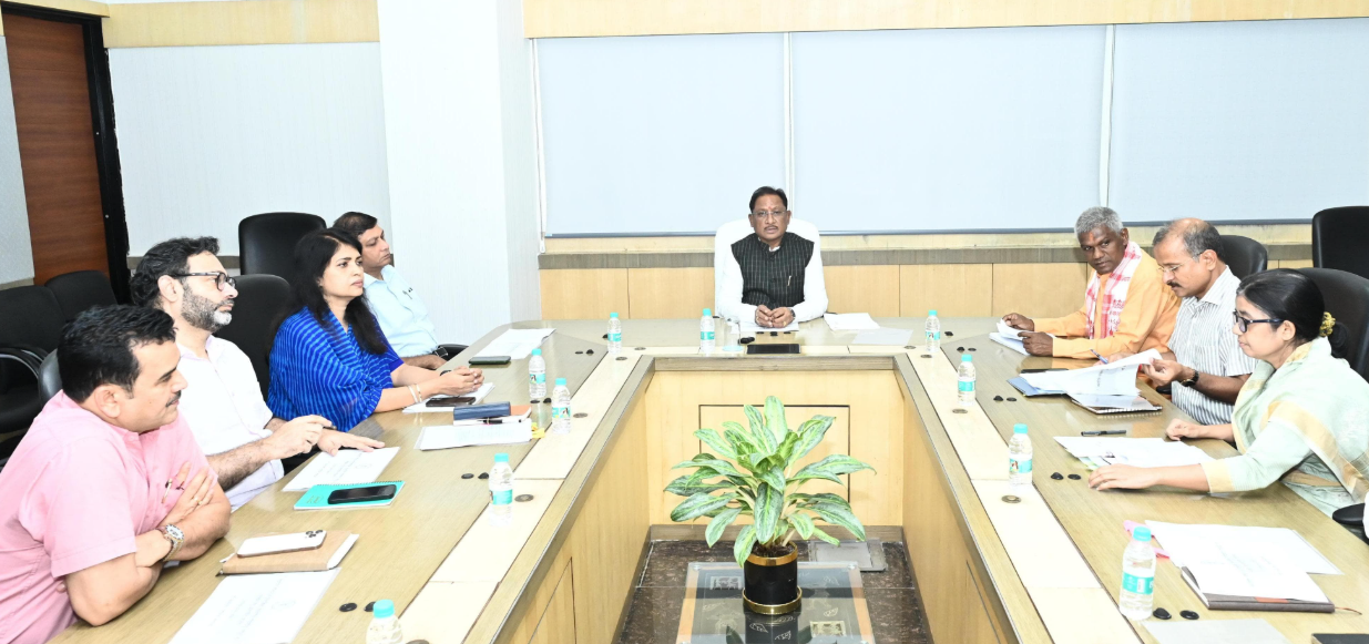 मुख्यमंत्री विष्णु देव साय ने दिए निर्देश – निराश्रित पशुओं से जुड़ी सड़क दुर्घटनाओं की रोकथाम के लिए ठोस रणनीति अपनाएं