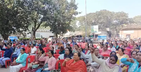 11 सूत्रीय मांगों को लेकर छत्तीसगढ़ के 4.5 लाख सरकारी कर्मचारी तीन दिवसीय हड़ताल पर, शासकीय कामकाज प्रभावित