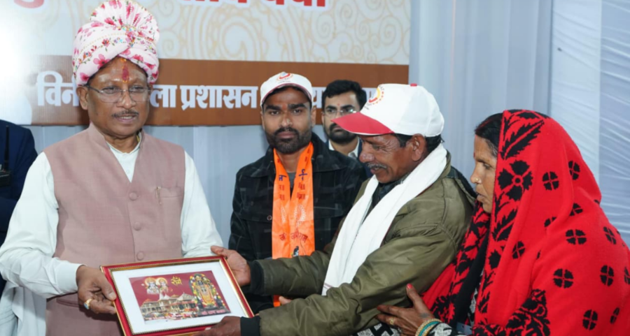 मुख्यमंत्री विष्णु देव साय ने कोरिया में अयोध्या से लौटे श्रद्धालुओं से की आत्मीय भेंट