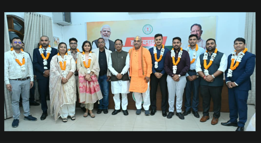 मुख्यमंत्री विष्णु देव साय से CGPSC 2024 के टॉप 10 अभ्यर्थियों ने की मुलाकात, दी सफलता की बधाई और भविष्य के लिए मार्गदर्शन