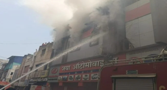 Raipur Jaya Automobile Fire: एमजी रोड के शोरूम में लगी भीषण आग