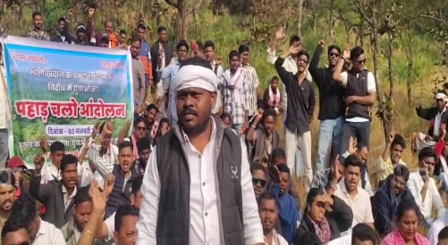बैलाडीला पहाड़ियों में फिर भड़का आंदोलन, डिपॉजिट नंबर 4 के खनन के खिलाफ युवाओं का जोरदार प्रदर्शन