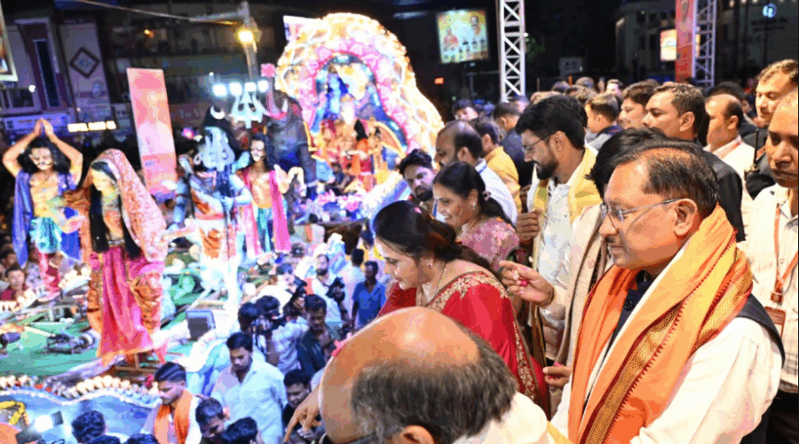 विसर्जन झांकी में पहुंचे मुख्यमंत्री श्री साय, रायपुर की परंपरा में उमड़ा जनसैलाब