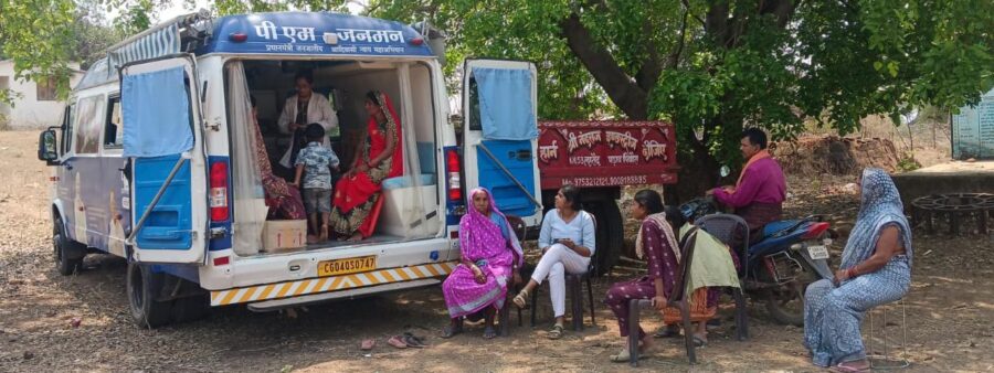 Raipur में मोबाइल मेडिकल यूनिट बनी ग्रामीणों के लिए संजीवनी