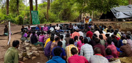 बस्तर से विस्थापित आदिवासियों की जिंदगी संकट में, 20 साल बाद भी नहीं मिले हक और पहचान