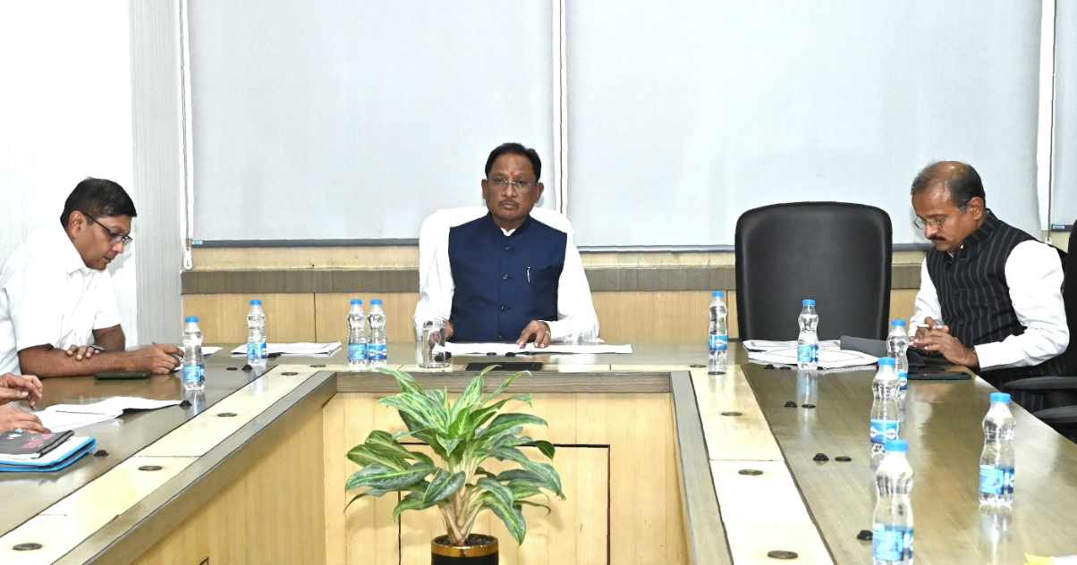 ग्रामोद्योग विभाग की समीक्षा बैठक में रेशम, हथकरघा, माटीकला व हस्तशिल्प को बढ़ावा देने पर जोर