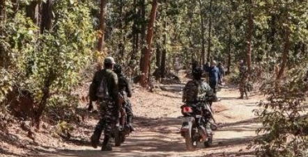 छत्तीसगढ़ के नारायणपुर में 16 नक्सलियों ने किया आत्मसमर्पण, बोले – माओवादी नेता असली दुश्मन