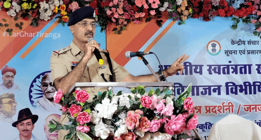 देशभक्ति के रंग में सजी प्रदर्शनी, साइबर सुरक्षा पर जागरूकता का संदेश