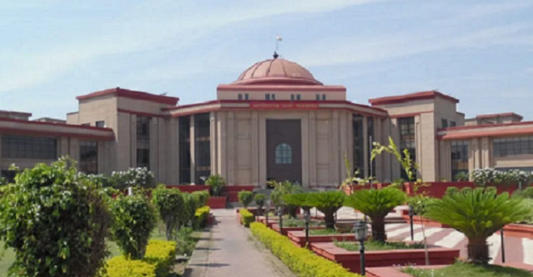 छत्तीसगढ़ हाईकोर्ट ने बिलासपुर सरकारी भवन में लिफ्ट खराबी पर लिया स्वतः संज्ञान, दिव्यांग कर्मचारियों की पहुंच पर जताई चिंता