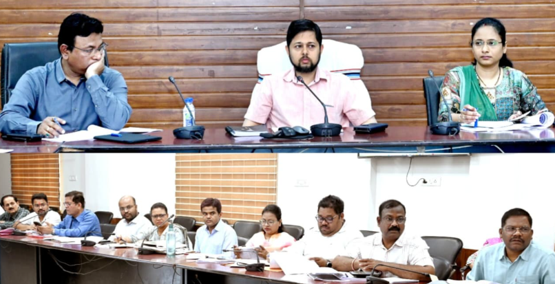 Durg में कलेक्टर की समीक्षा बैठक, अधिकारियों को दिए आवश्यक निर्देश