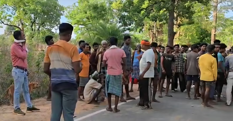 Narayanpur Religious Dispute: 12 घंटे की बातचीत के बाद शांत हुआ विवाद, 26 परिवार लौटे घर