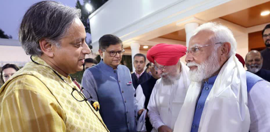 शशि थरूर ने पीएम मोदी को दी जन्मदिन की शुभकामनाएं, कांग्रेस में फिर उठे सवाल