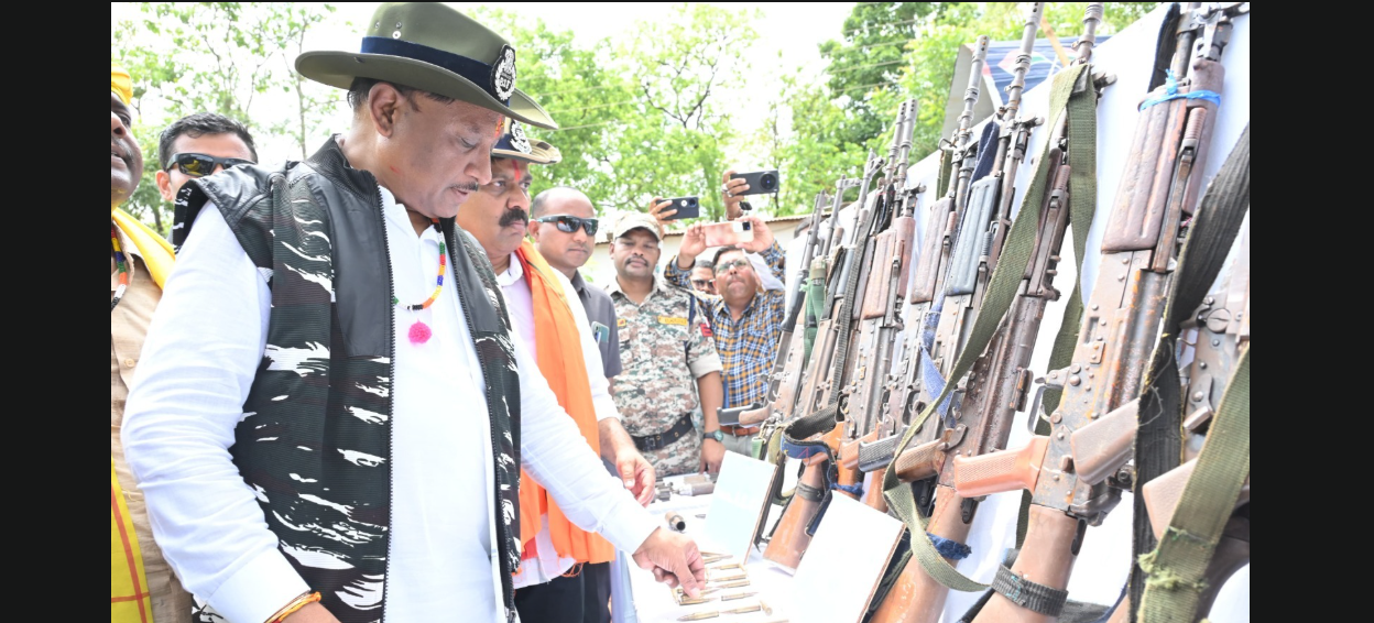 बस्तर में नक्सलवाद पर निर्णायक प्रहार: अब अंतिम दौर में है लाल आतंक, विकास की ओर बढ़ रहा है छत्तीसगढ़