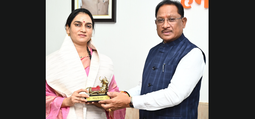 पर्यावरण संरक्षण में उल्लेखनीय योगदान के लिए “वॉटर वुमन” शिप्रा पाठक को मुख्यमंत्री विष्णु देव साय ने किया सम्मानित