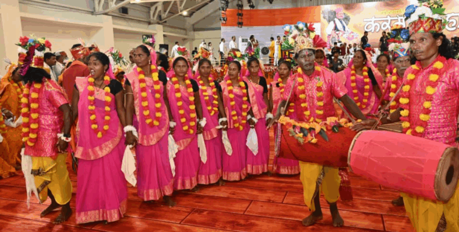 करमा तिहार 2025 में शामिल हुए मुख्यमंत्री विष्णुदेव साय, आदिवासी संस्कृति को बताया धरोहर, करमा दलों को किया सम्मानित