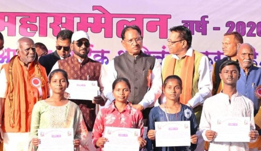 झरिया यादव महासम्मेलन कुनकुरी: मुख्यमंत्री विष्णुदेव साय ने मंगल भवन की घोषणा, 11.75 करोड़ के विकास कार्यों का भूमिपूजन