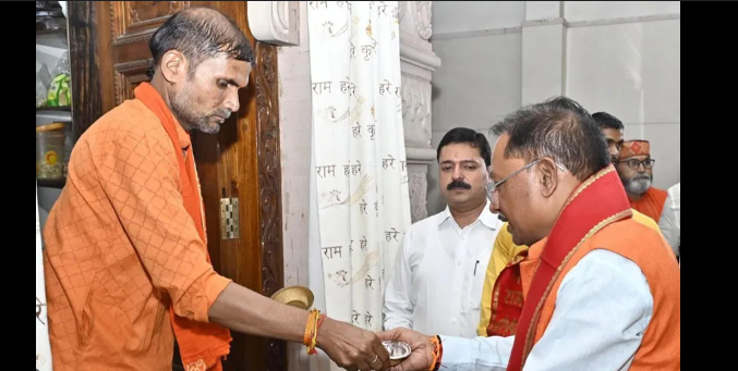 रामनवमी पर मुख्यमंत्री विष्णु देव साय ने की श्रीराम मंदिर में पूजा-अर्चना, प्रदेशवासियों की सुख-समृद्धि के लिए की प्रार्थना