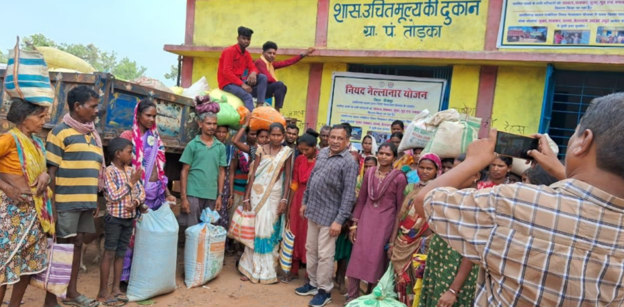 Bijapur: नक्सल के अंधेरे से निकला उजाला — 16,671 जॉब कार्ड, 2977 पक्के घर और 5 लाख मानव दिवस; नियद नेल्लानार से बदल रही 224 गांवों की तकदीर