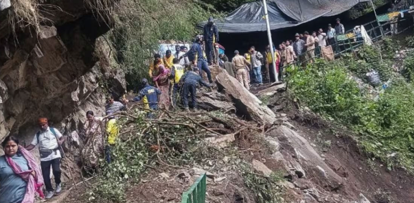 लगातार पांचवें दिन ठप रही वैष्णो देवी यात्रा, बारिश से भूस्खलन; भक्तों की उम्मीदें बरकरार