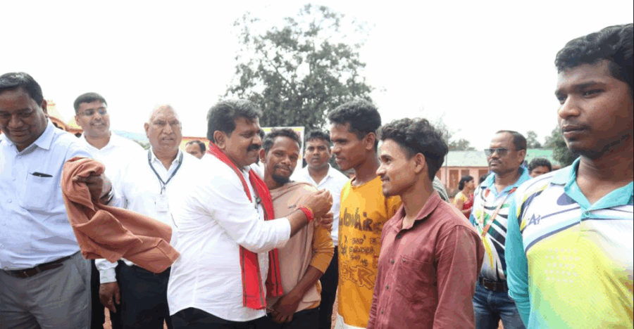 बस्तर ओलंपिक 2025 का शुभारंभ: नारायणपुर के कच्चापाल में उमड़ा उत्साह, उपमुख्यमंत्री विजय शर्मा ने किया उद्घाटन