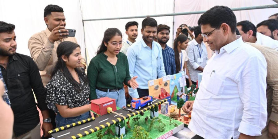 बाबू छोटे लाल श्रीवास्तव महाविद्यालय में उमड़ा उत्साह, टंकराम वर्मा ने युवाओं को दिया सकारात्मक सोच का संदेश