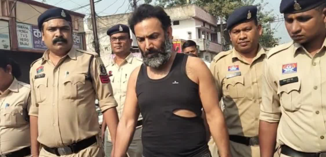 रायपुर का कुख्यात सूदखोर वीरेंद्र तोमर ग्वालियर से गिरफ्तार, पुलिस ने शहर में निकाला जुलूस