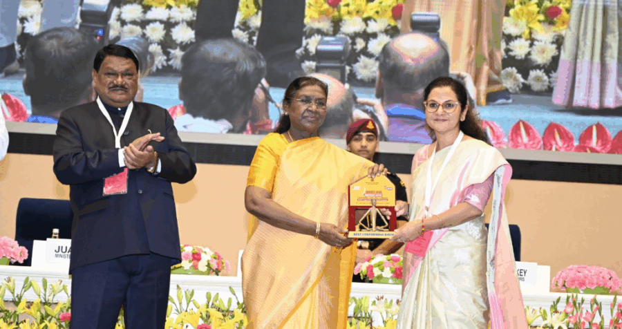 कोरिया जिले को मिला राष्ट्रीय सम्मान: राष्ट्रपति द्रौपदी मुर्मू ने ‘धरती आबा जनजाति ग्राम उत्कर्ष अभियान’ में उत्कृष्ट कार्यों के लिए किया सम्मानित