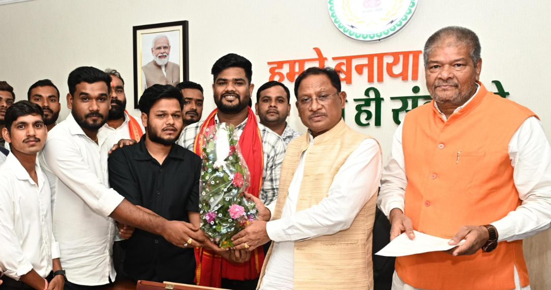 मुख्यमंत्री विष्णु देव साय से रजक समाज प्रतिनिधिमंडल ने की भेंट, बिलासपुर सम्मेलन में शामिल होने का आमंत्रण