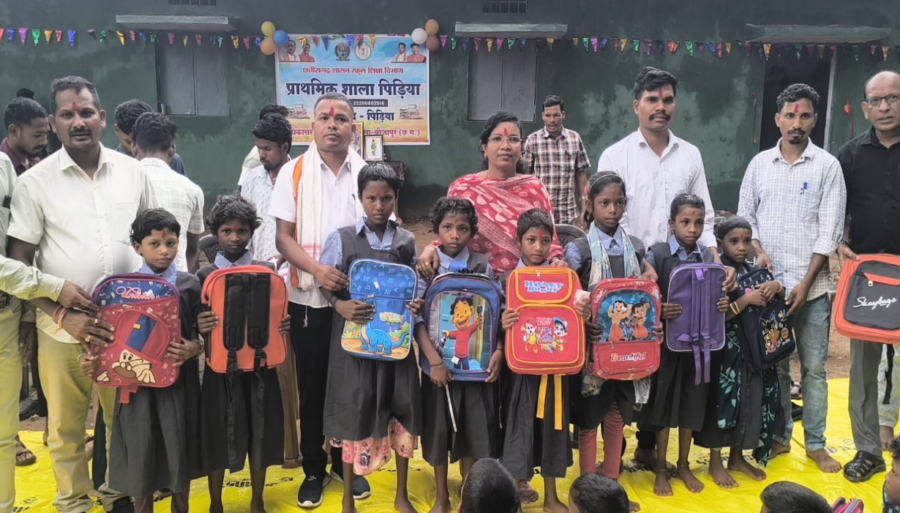 Bijapur School Reopening: 21 साल बाद 11 गांवों में फिर गूंजी स्कूल की घंटी, 539 बच्चों को मिला गांव में ही पढ़ने का अवसर