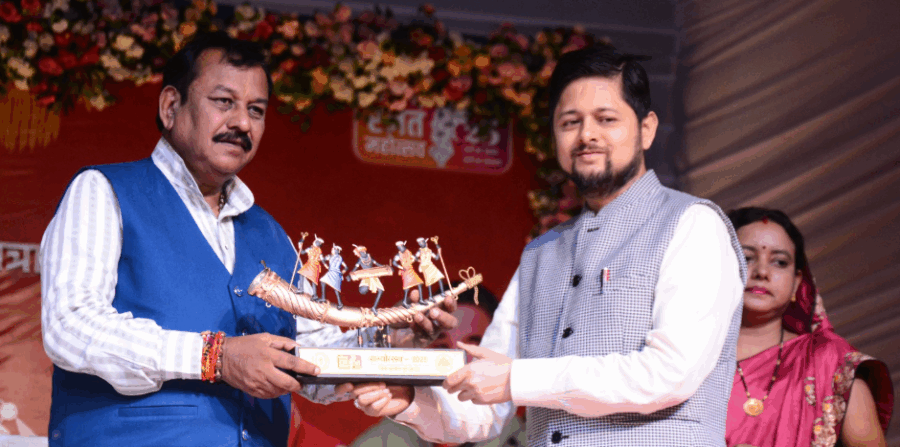 छत्तीसगढ़ राज्योत्सव 2025 के दूसरे दिन दुर्ग में संस्कृति और संगीत का अनूठा संगम, प्रतिमा बारले की पंडवानी प्रस्तुति ने मोहा मन