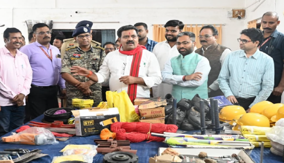 भानुप्रतापपुर के पुनर्वास केंद्र का उपमुख्यमंत्री विजय शर्मा ने किया निरीक्षण, माओवाद छोड़ चुके युवाओं को आत्मनिर्भरता की राह पर लाने की पहल
