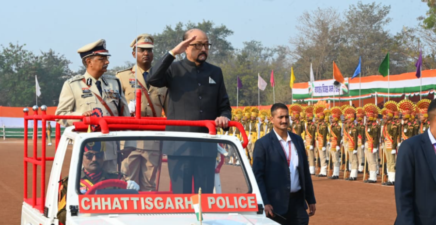 राज्यपाल रमेन डेका ने रायपुर में गणतंत्र दिवस पर राष्ट्रीय ध्वज फहराया