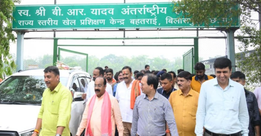 Sports Infrastructure Bilaspur: खिलाड़ियों की सुविधाओं में लापरवाही पर सख्त हुए अरुण साव