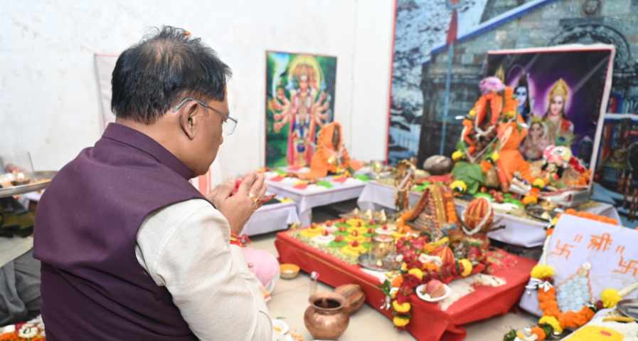 मुख्यमंत्री विष्णुदेव साय ने महासमुंद में रूद्र महाभिषेक में की भागीदारी, प्रदेशवासियों की समृद्धि के लिए की प्रार्थना