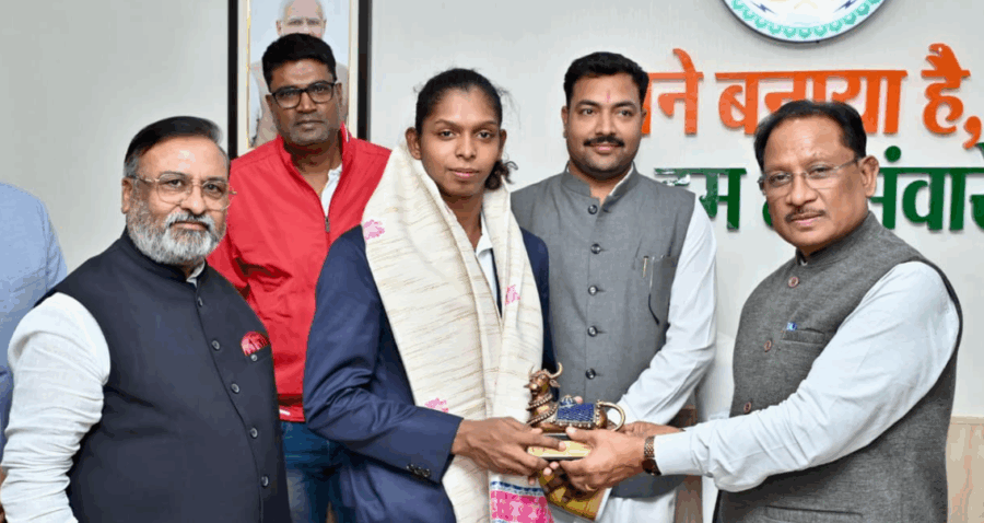 महिला कबड्डी विश्व कप स्टार संजू देवी ने की मुख्यमंत्री से मुलाकात, छत्तीसगढ़ का मान बढ़ाने पर CM साय ने दी बधाई