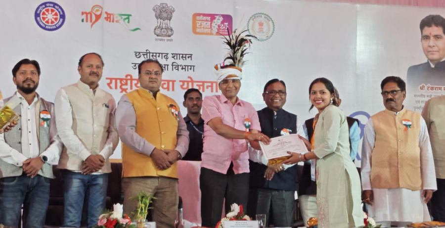 बलौदाबाजार में 7 दिवसीय राज्य स्तरीय एनएसएस शिविर का समापन, उच्च शिक्षा मंत्री टंकराम वर्मा बोले– युवा ऊर्जा से बनेगा सशक्त राष्ट्र