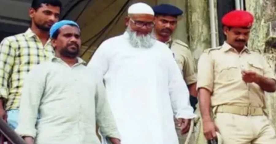 Shabbir Alam Arrest Case: वासेपुर हत्याकांड के फरार दोषी को शरण देने के आरोप में बस संचालक पर FIR