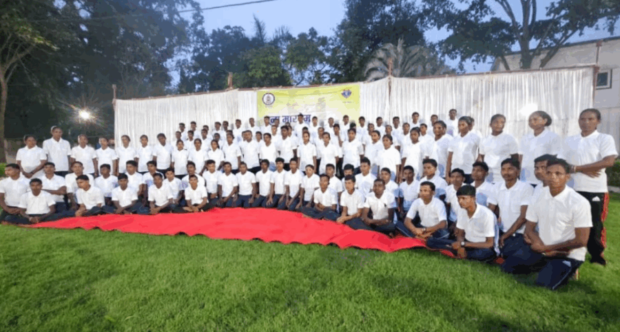 Chhattisgarh Maoist Surrender: बीजापुर में 103 नक्सलियों ने किया आत्मसमर्पण, 1 करोड़ से अधिक के हथियार बरामद