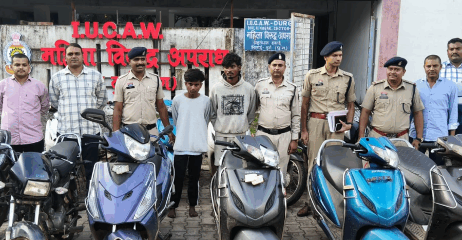दुर्ग पुलिस की बड़ी सफलता: 19 चोरी की मोटरसाइकिलें बरामद, 14 खरीददारों पर भी कार्रवाई